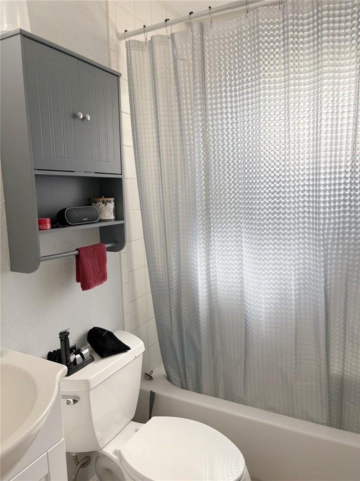 2060 9th St #B - Photo 7 of 9