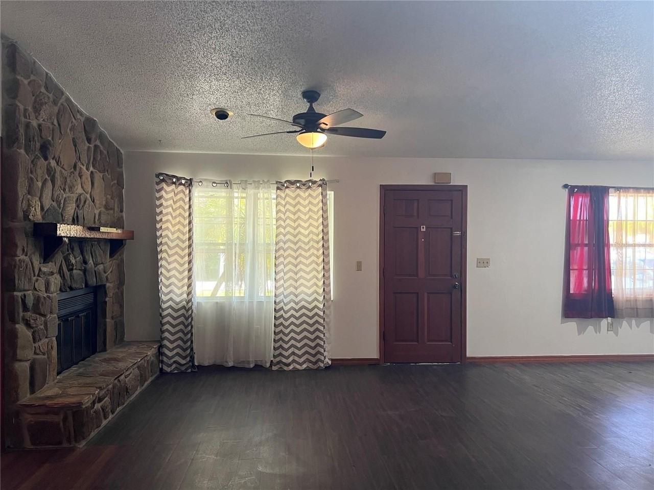 727 Wyoming Ave - Photo 3 of 22