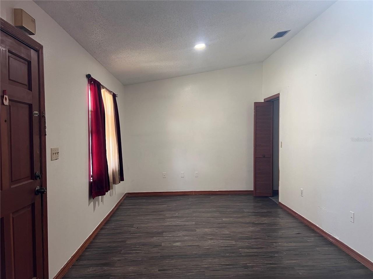 727 Wyoming Ave - Photo 4 of 22