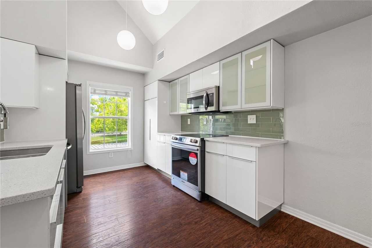 9412 Lake Chase Island Way #9412 - Photo 7 of 38