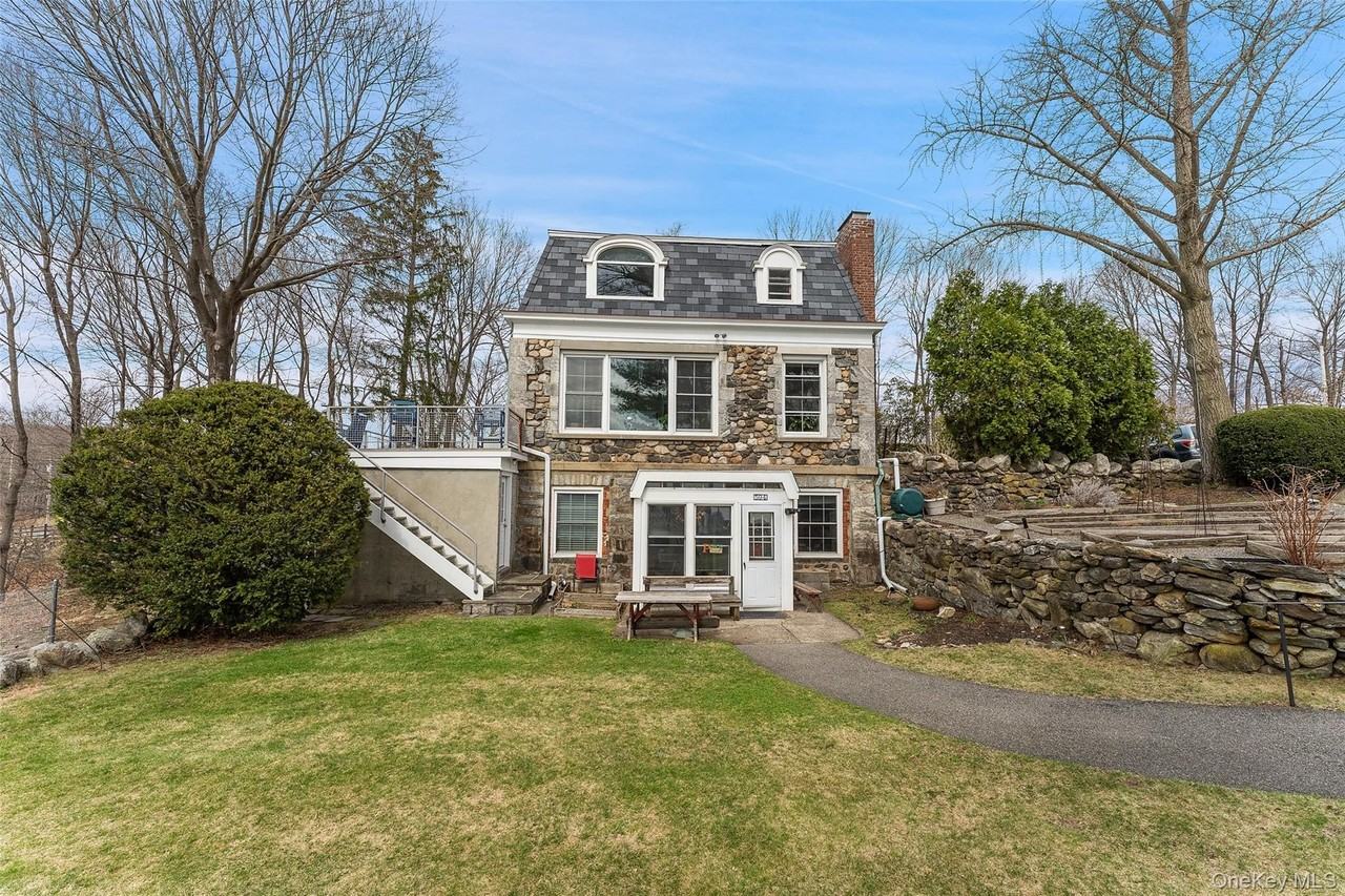 598 N Lake Blvd - Photo 2 of 39