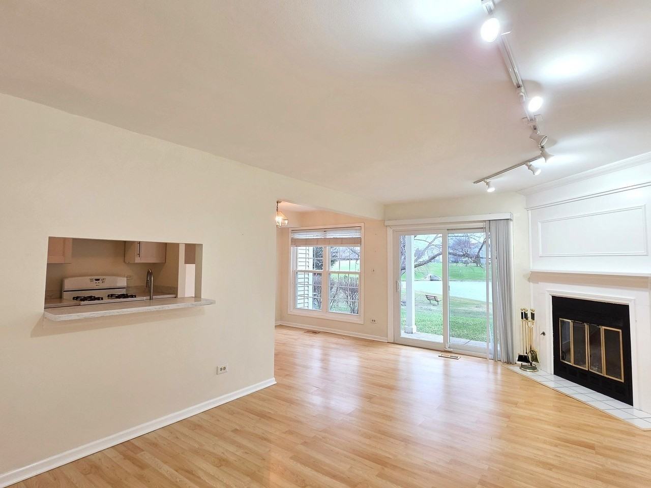 1376 Longacre Ln - Photo 3 of 22