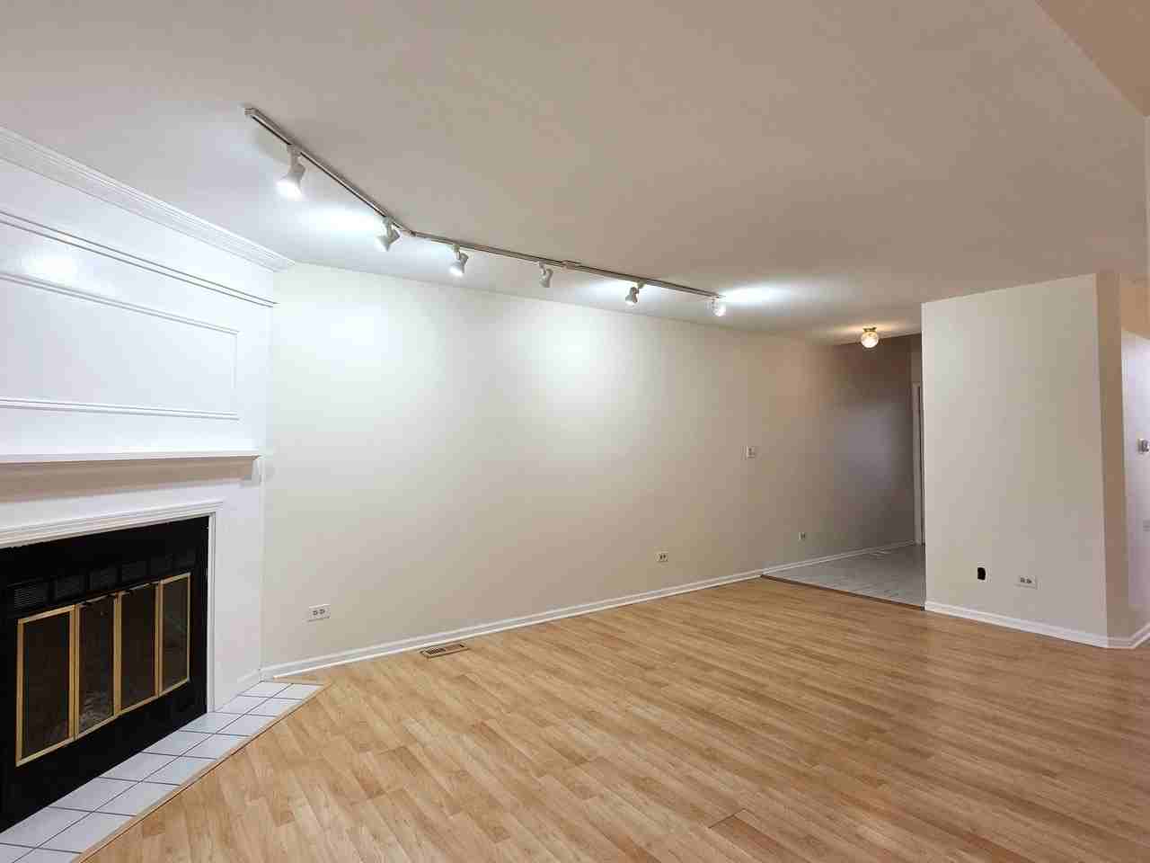 1376 Longacre Ln - Photo 4 of 22