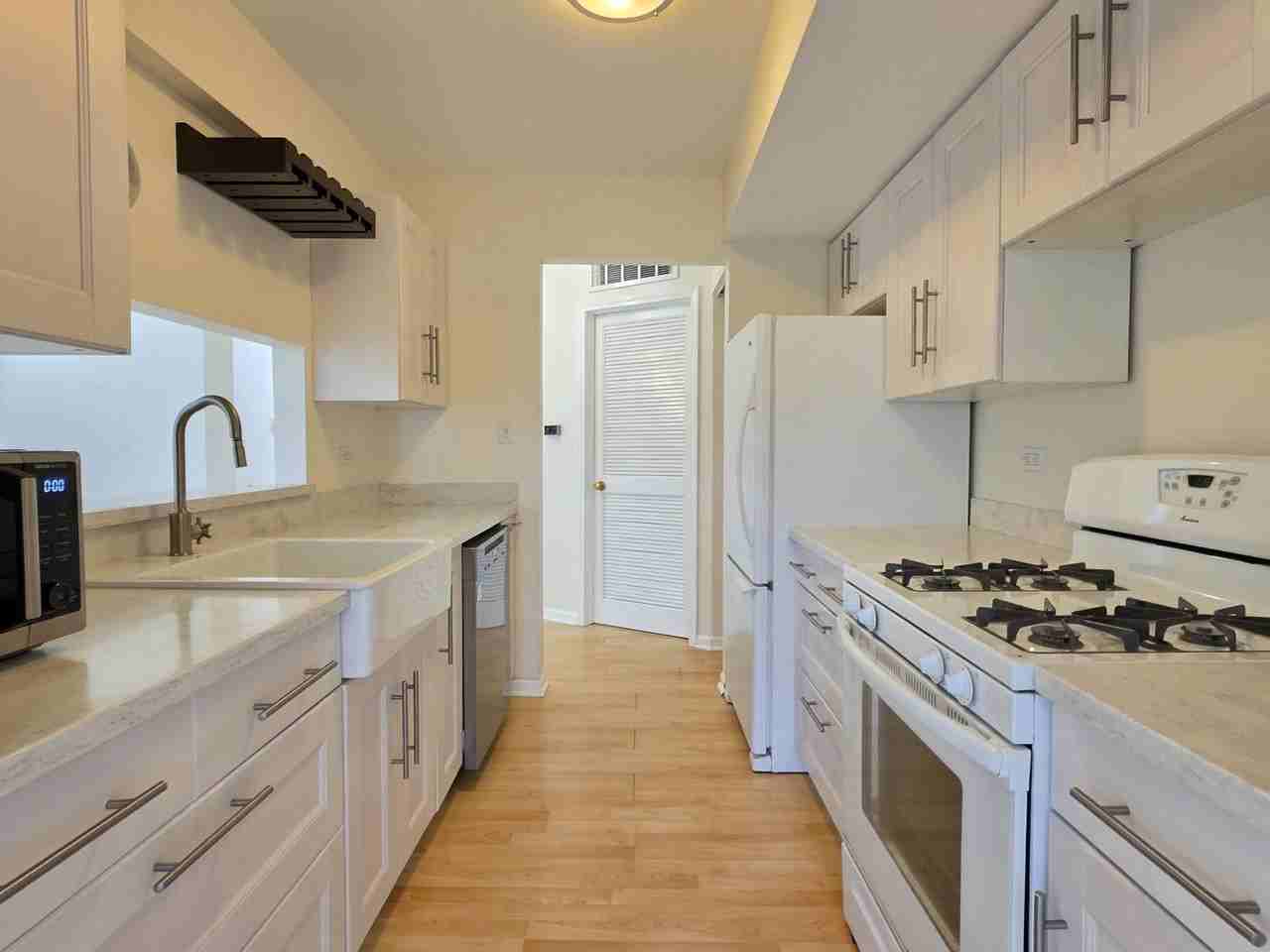 1376 Longacre Ln - Photo 6 of 22