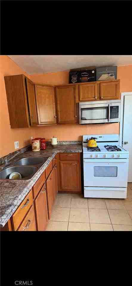 210 W Lugonia Ave - Photo 4 of 5