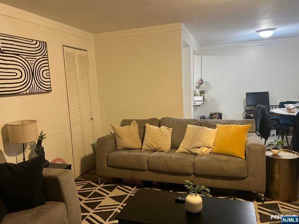 2197 Center Ave - Photo 4 of 18