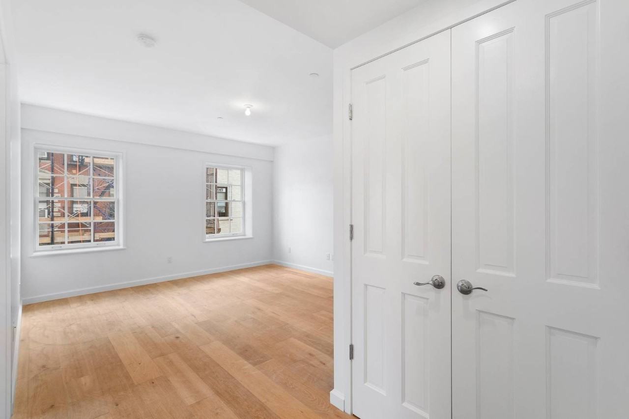 51 Macdougal St - Photo 3 of 11