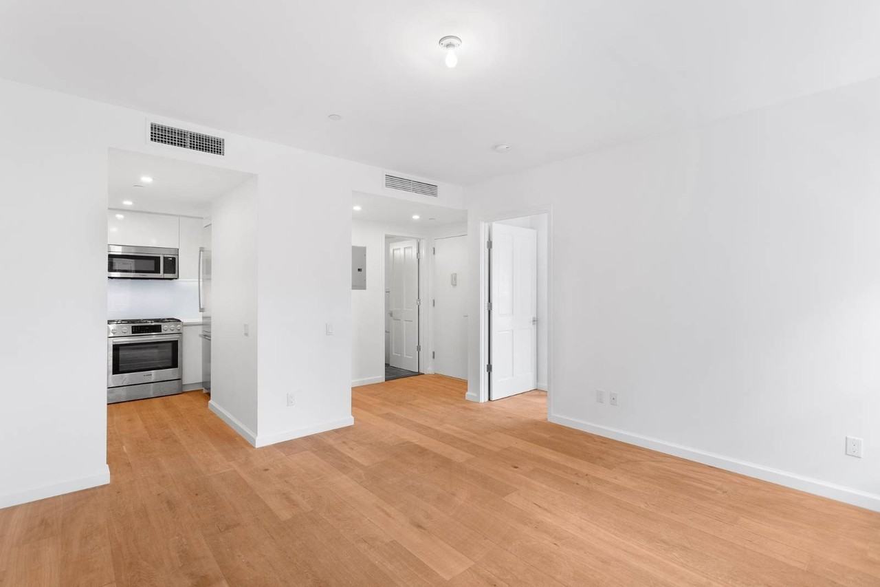 51 Macdougal St - Photo 4 of 11