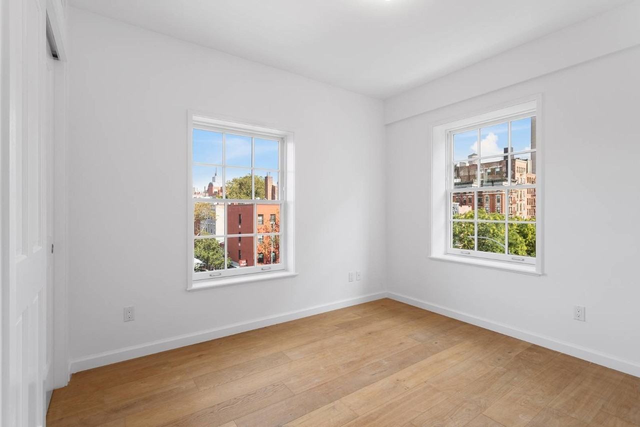 51 Macdougal St - Photo 6 of 11