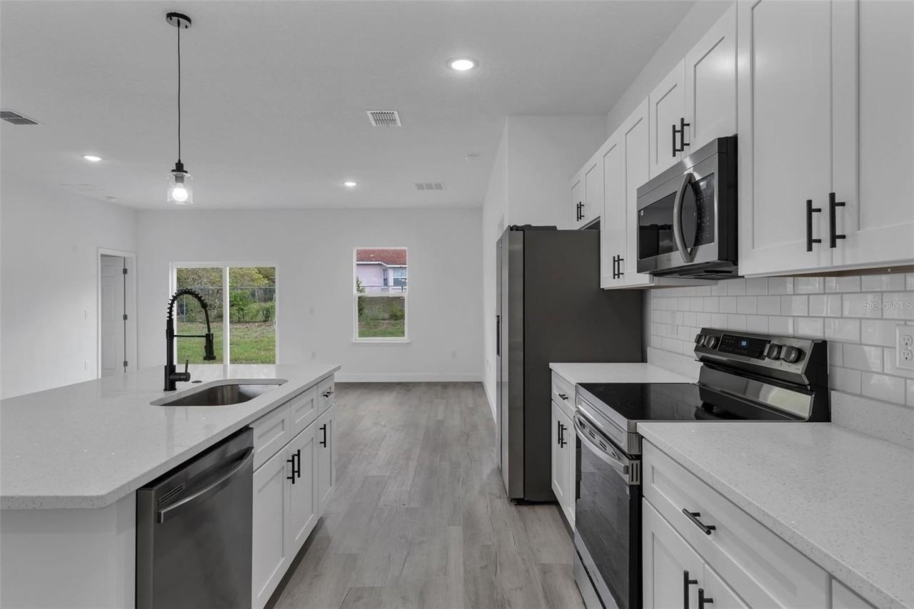 2211 Sw 153rd Pl - Photo 7 of 50