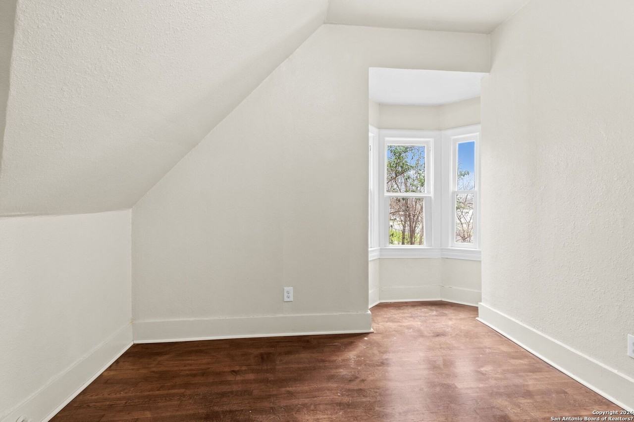 1618 W Kings Hwy #1620-1 - Photo 4 of 17