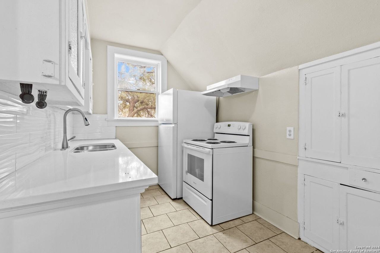 1618 W Kings Hwy #1620-1 - Photo 5 of 17