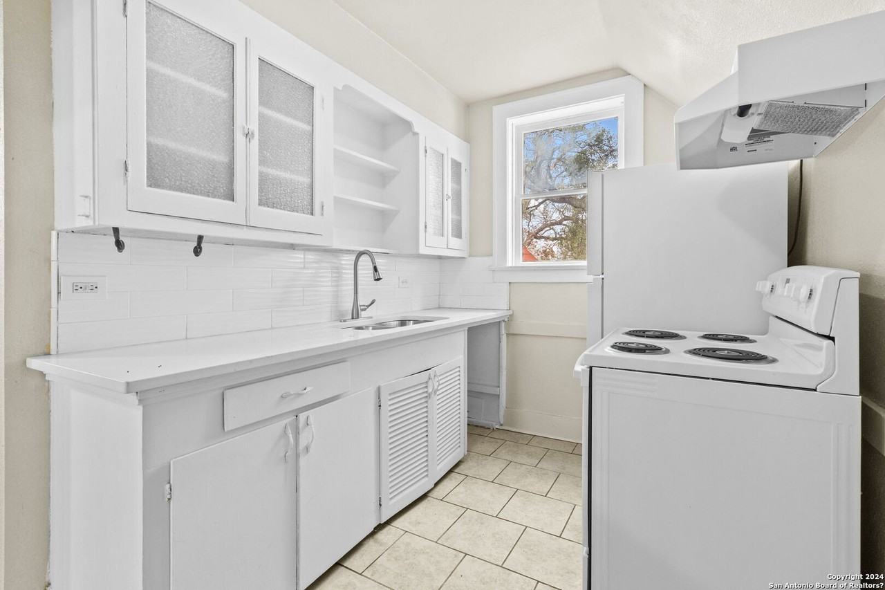 1618 W Kings Hwy #1620-1 - Photo 6 of 17