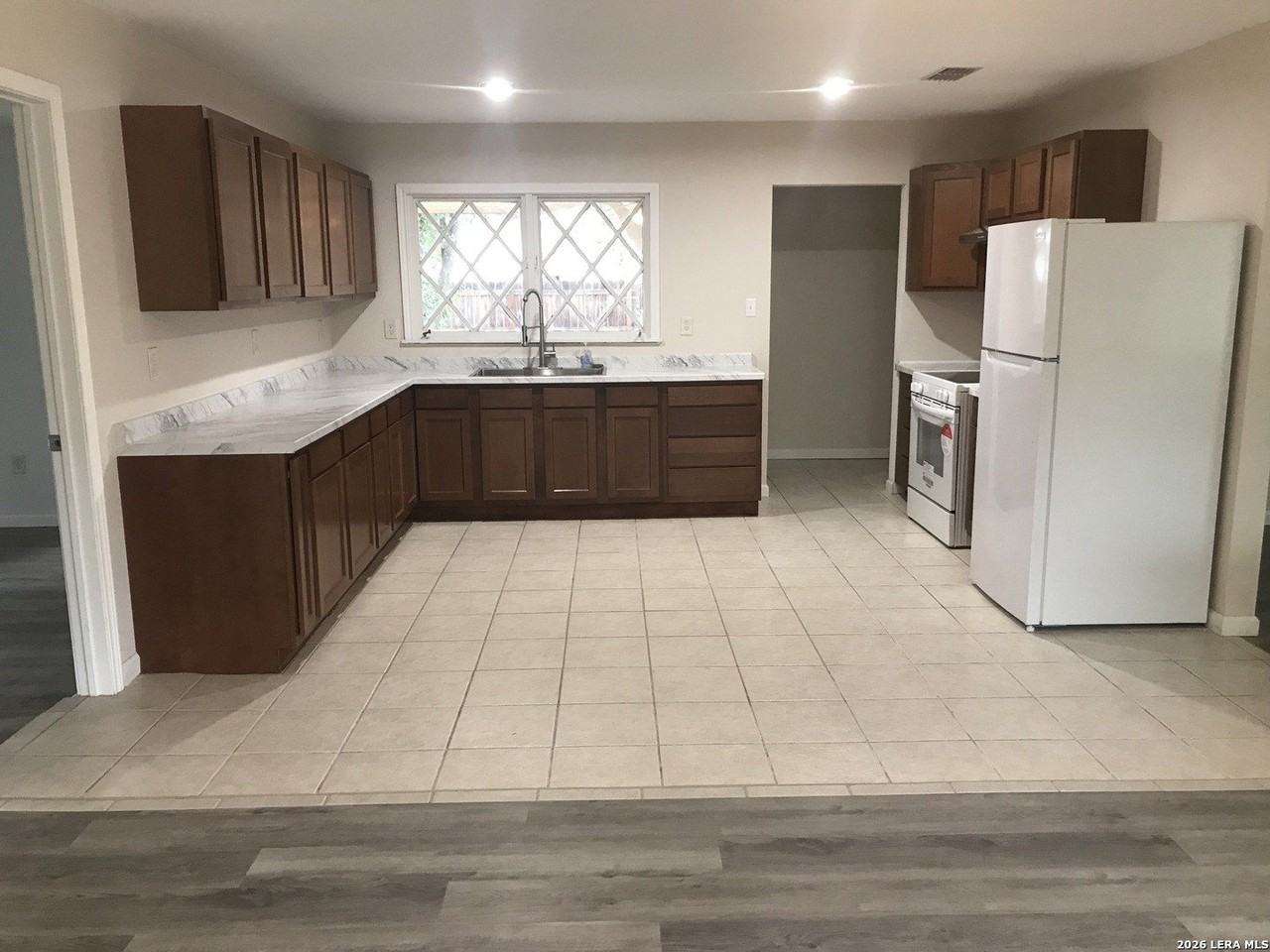 4626 Duquesne Dr - Photo 3 of 28