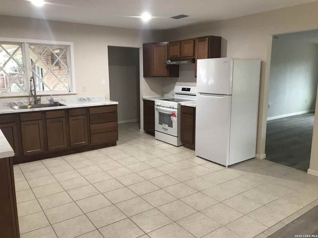 4626 Duquesne Dr - Photo 4 of 28