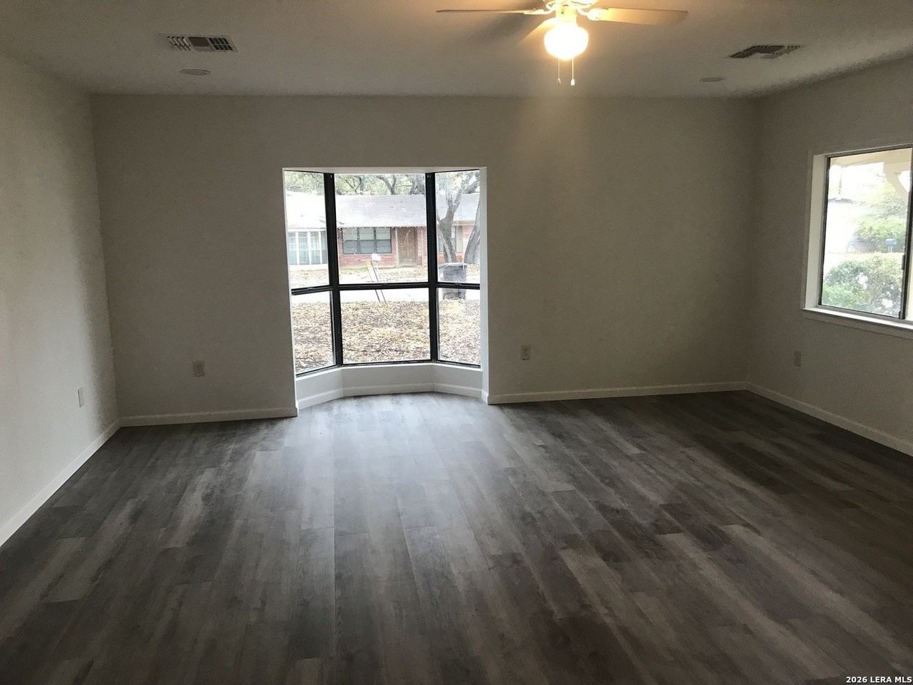 4626 Duquesne Dr - Photo 6 of 28