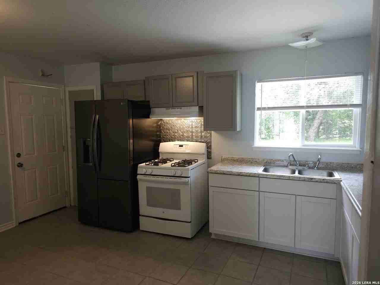 5619 Stonybrook Dr - Photo 5 of 11
