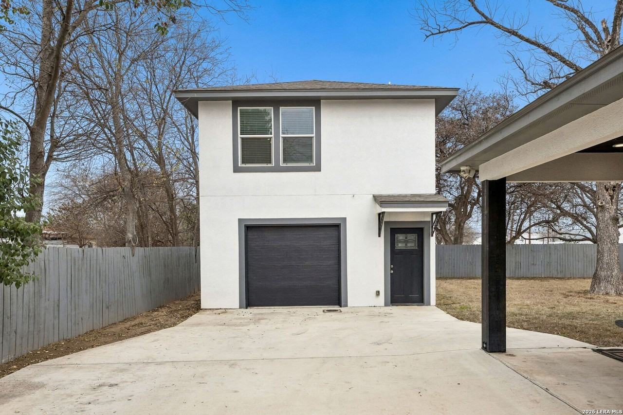 303 Pendleton Ave - Photo 5 of 50