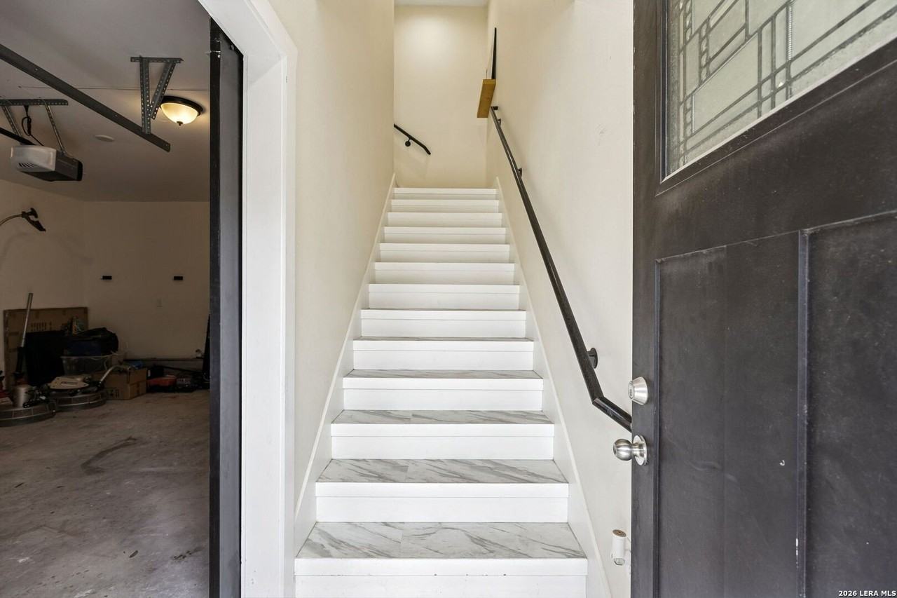 303 Pendleton Ave - Photo 6 of 50