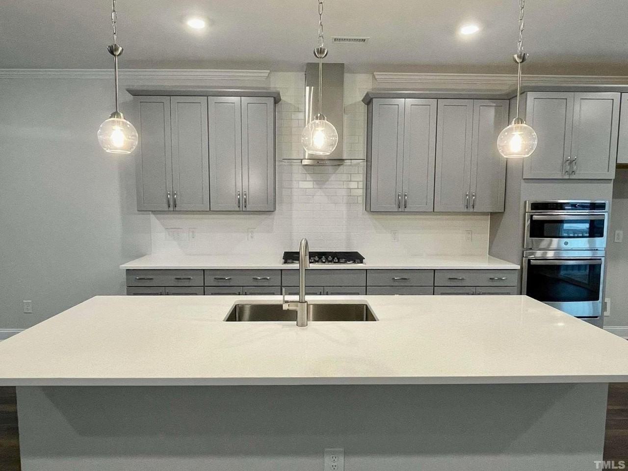 8425 Garnet Rose Ln - Photo 3 of 11