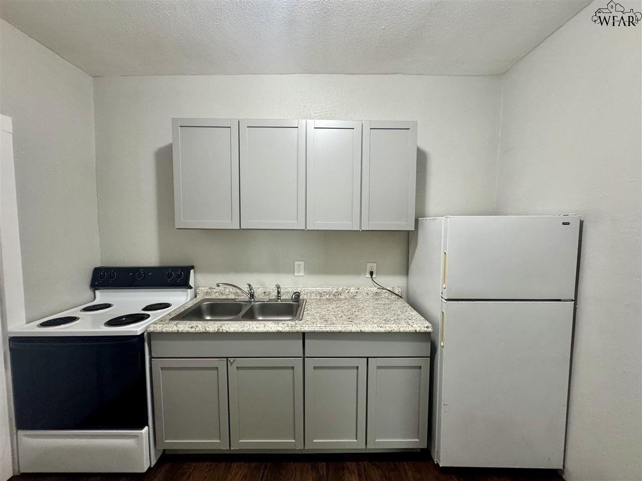 2142 Avenue E - Photo 4 of 10