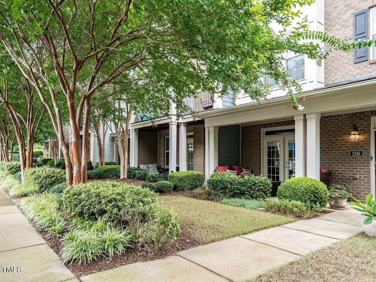 1316 Cornell Pl - Photo 3 of 31