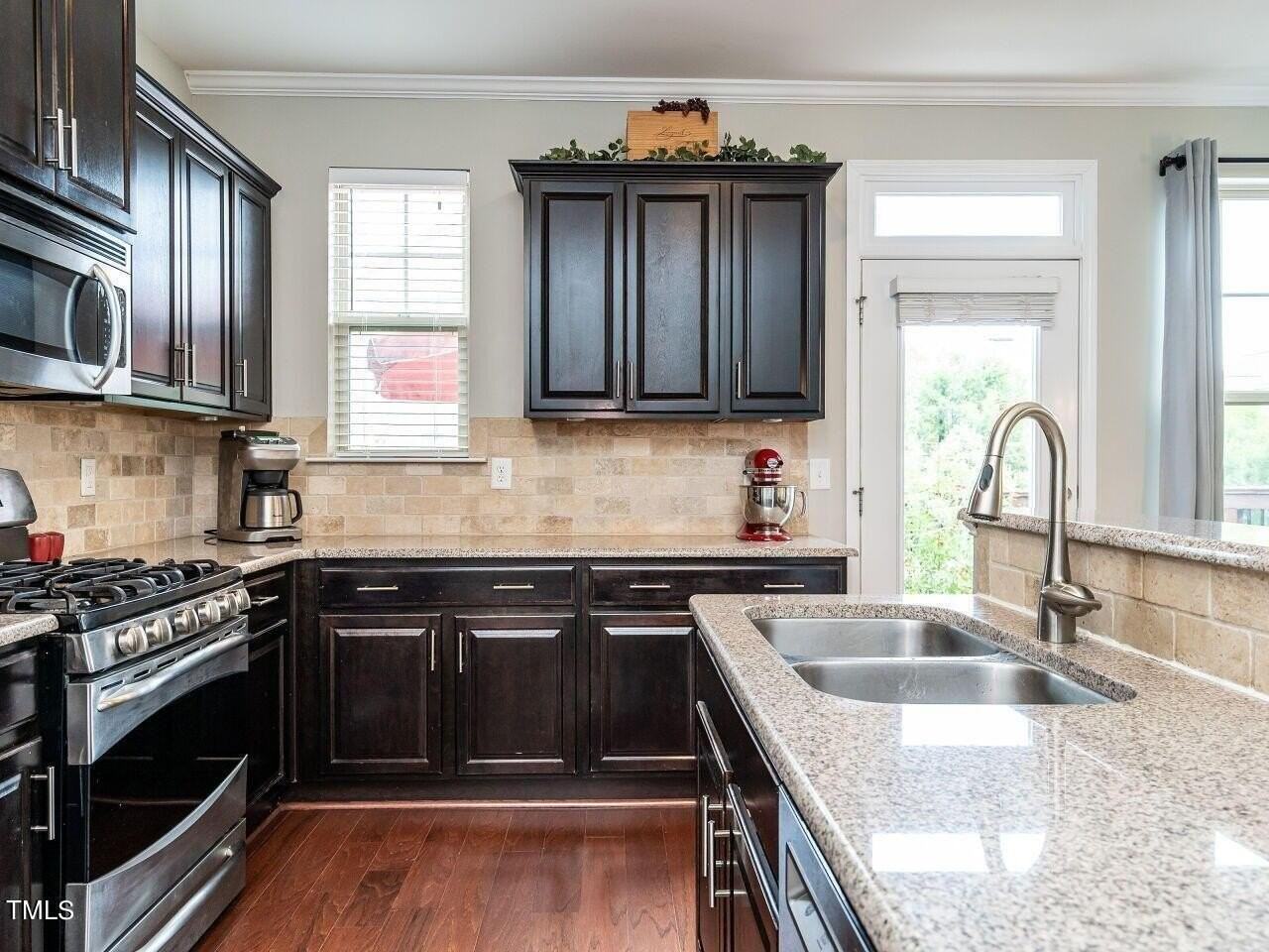 1316 Cornell Pl - Photo 4 of 31