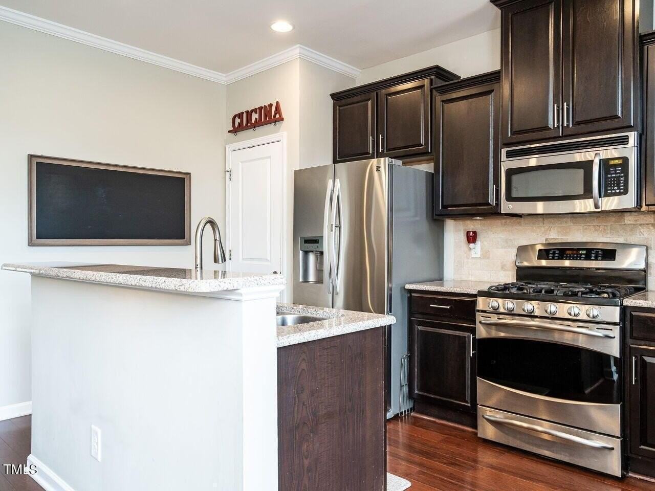 1316 Cornell Pl - Photo 5 of 31