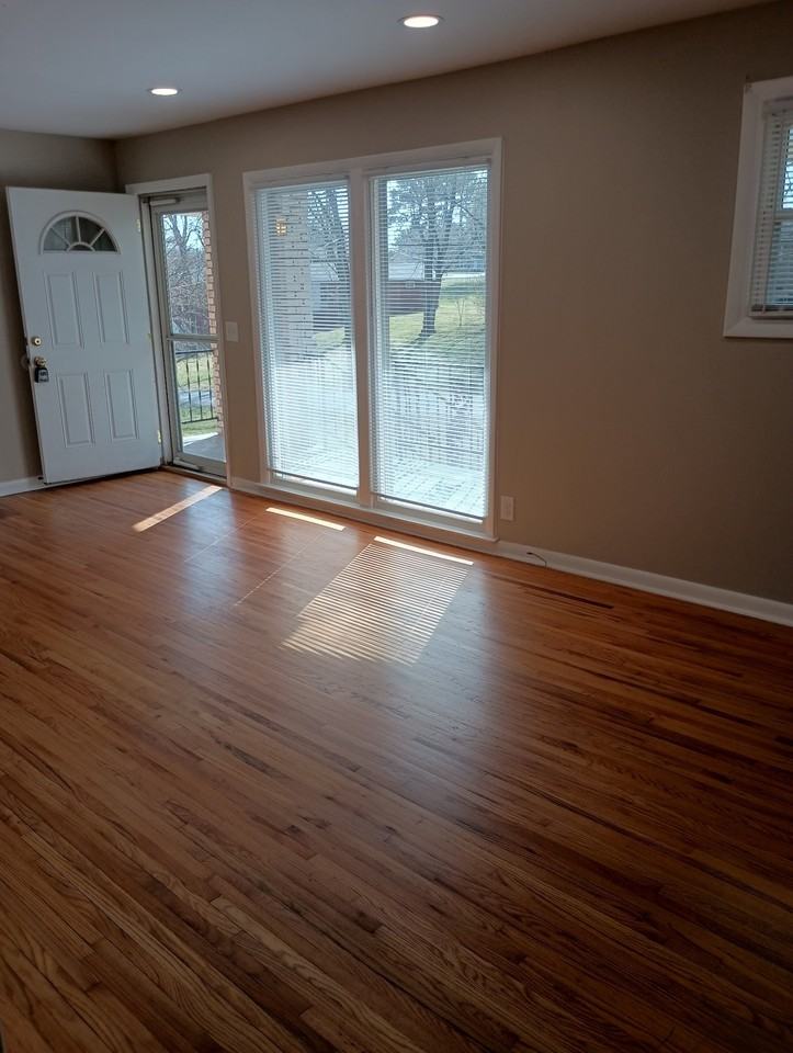 204 Hazelwood Dr - Photo 2 of 9