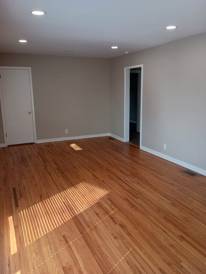 204 Hazelwood Dr - Photo 3 of 9