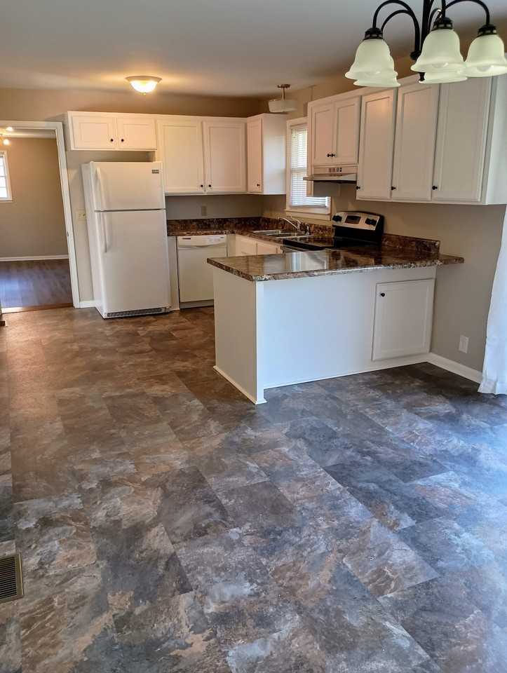 204 Hazelwood Dr - Photo 4 of 9