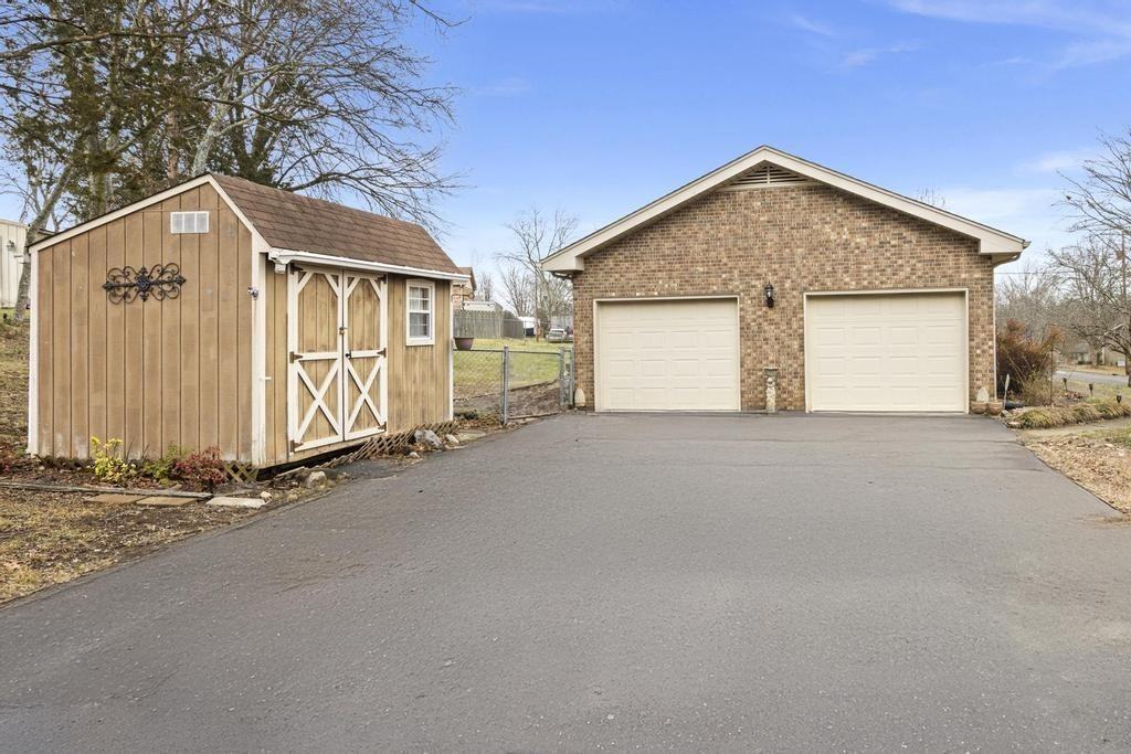 703 Lucien Dr - Photo 2 of 26