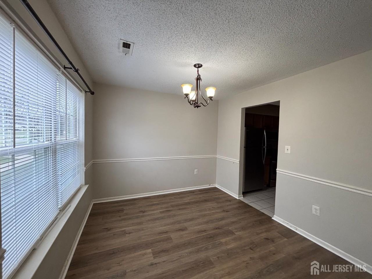 62 Colleen Ct - Photo 2 of 17