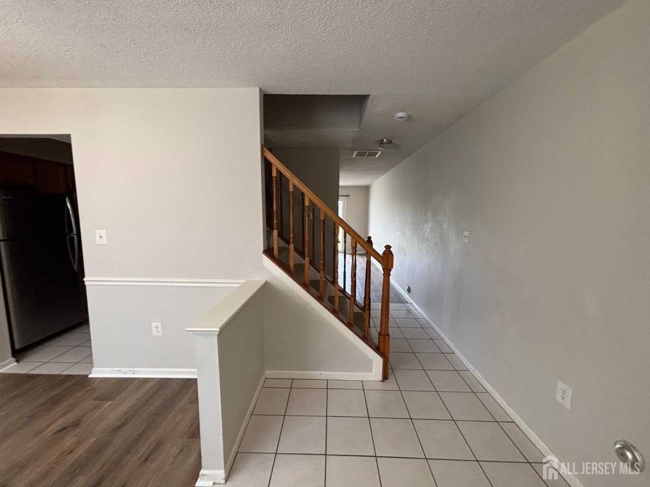 62 Colleen Ct - Photo 6 of 17