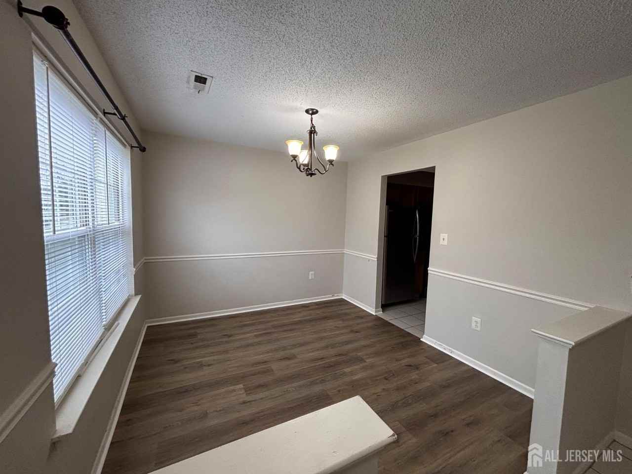 62 Colleen Ct - Photo 7 of 17