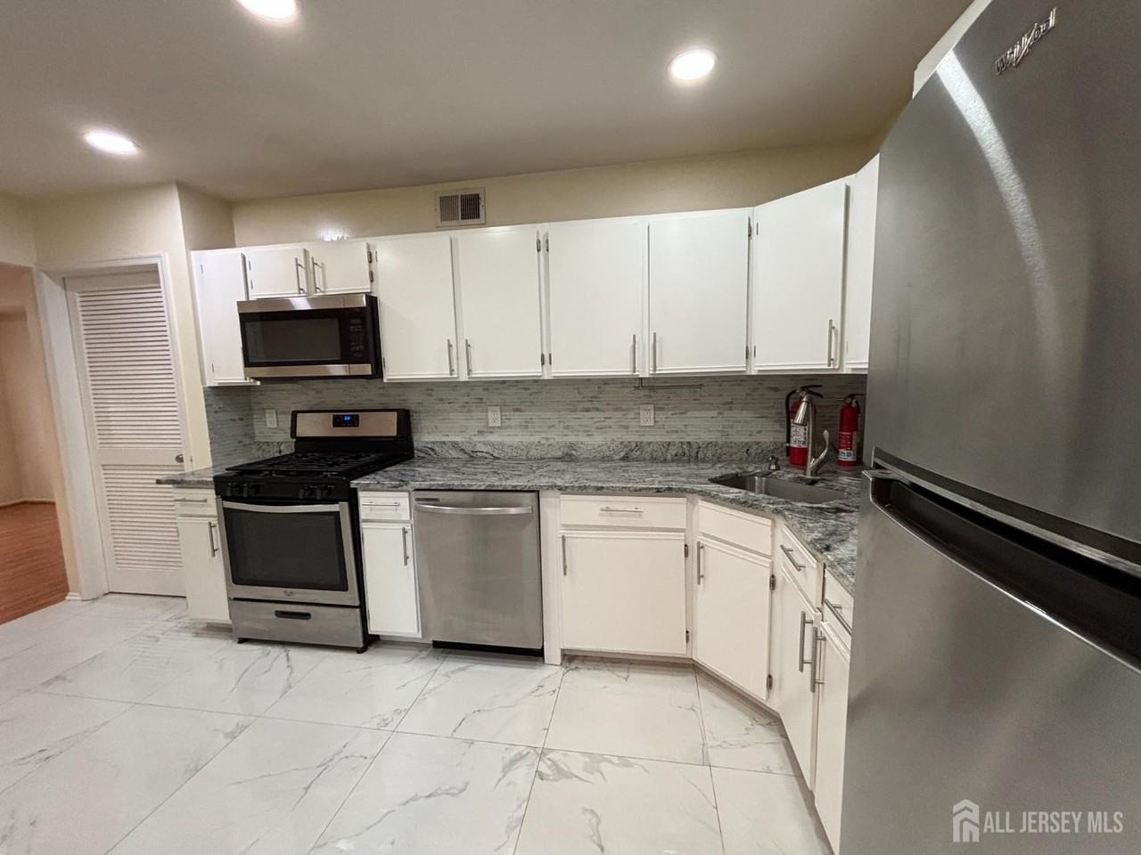 1301 Plymouth Rd - Photo 5 of 21