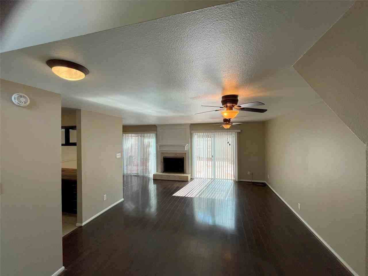 12315 Glenview Dr - Photo 4 of 34
