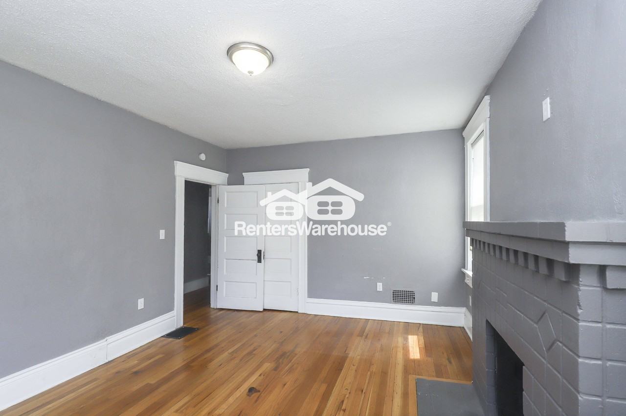 4105 Oak St Apt 1 - Photo 6 of 34