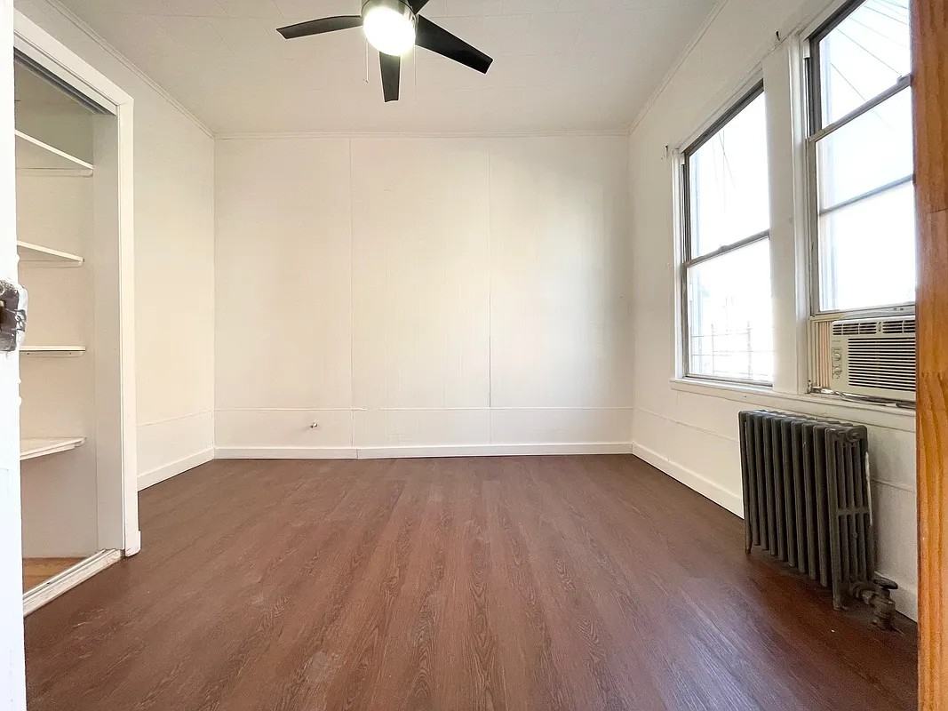 934 40th Street #2F - Photo 2 of 5