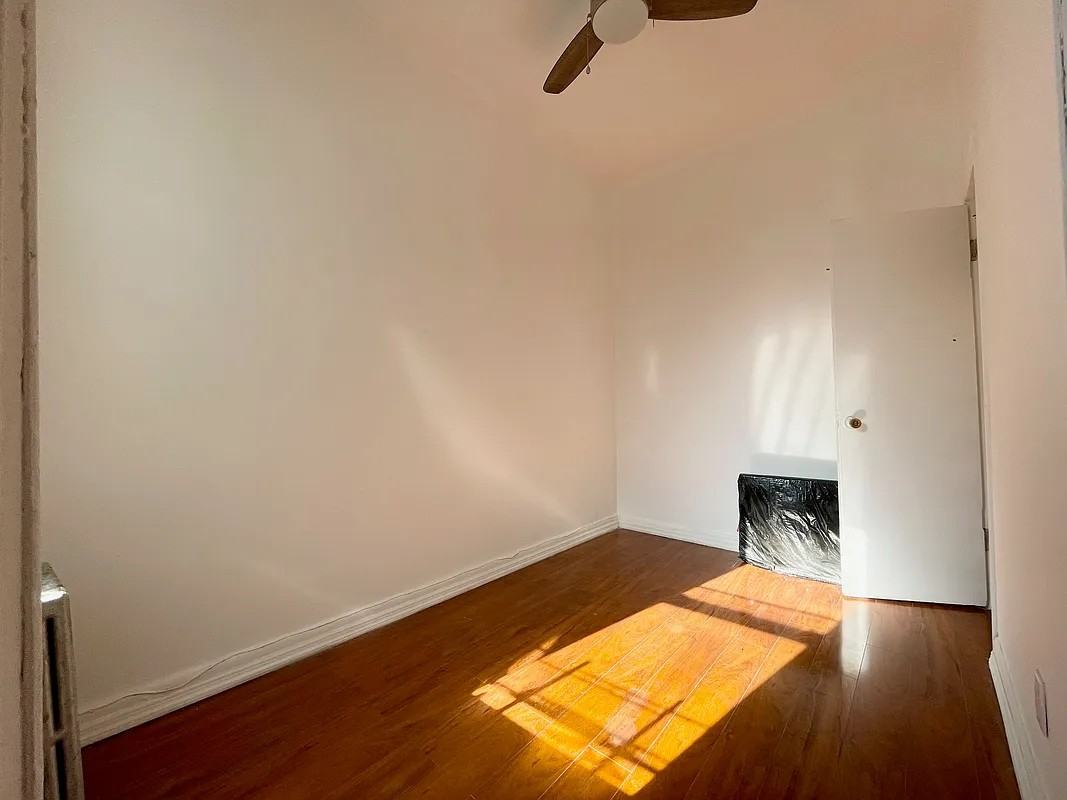 934 40th Street #2F - Photo 3 of 5