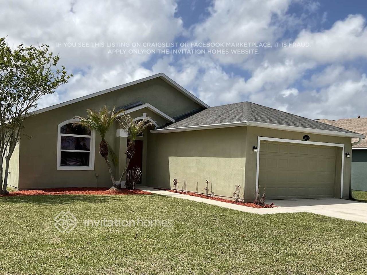 2048 Gloria Cir Ne - Photo 2 of 14