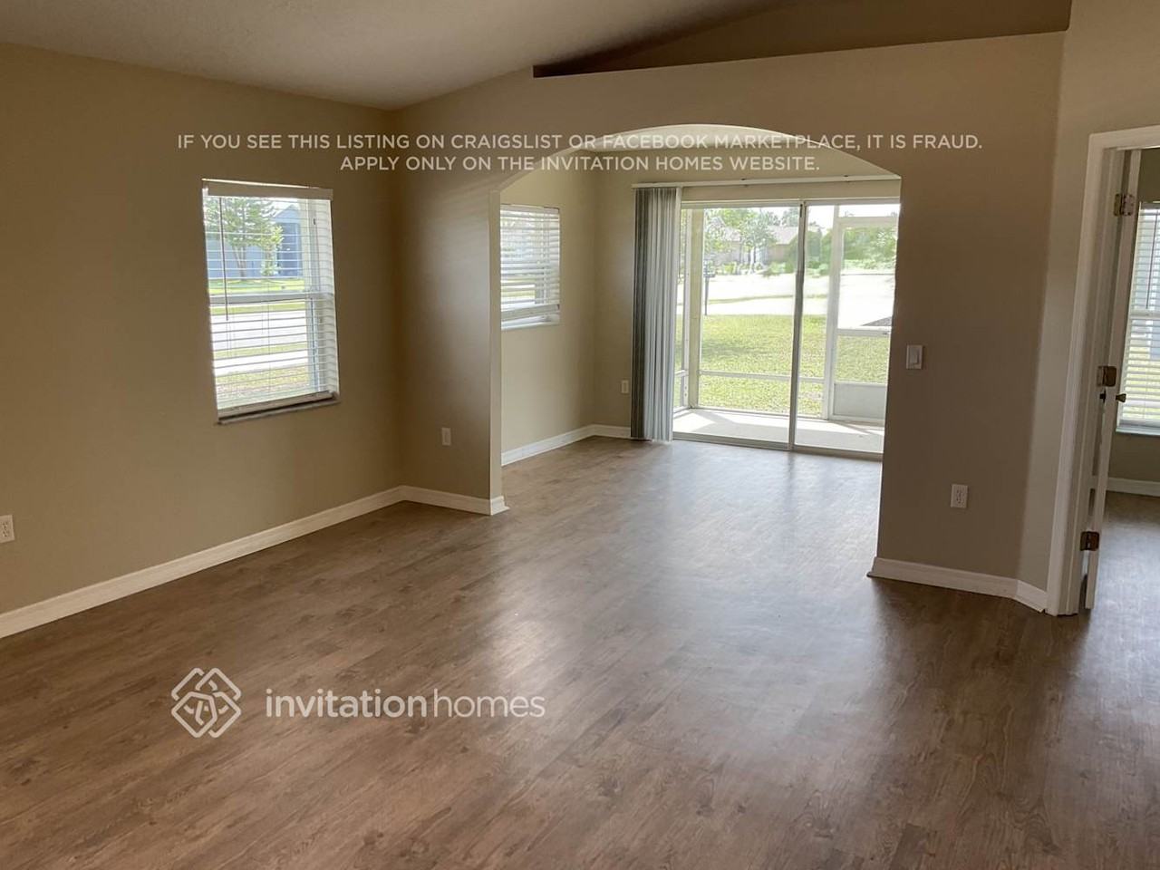 2048 Gloria Cir Ne - Photo 3 of 14