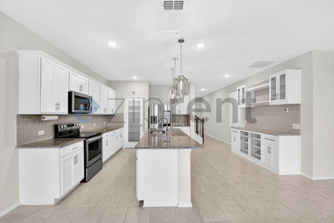 504 Banbury Ct - Photo 7 of 39