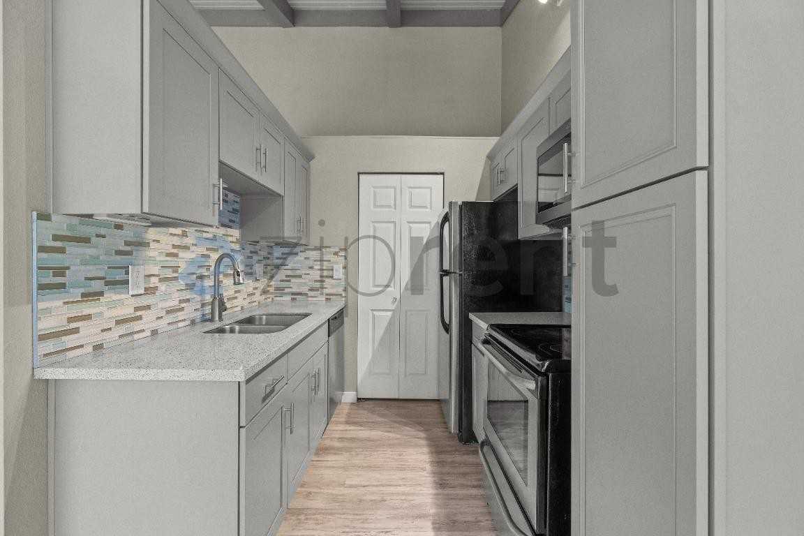 2020 Grant Ave S #F201 - Photo 6 of 17