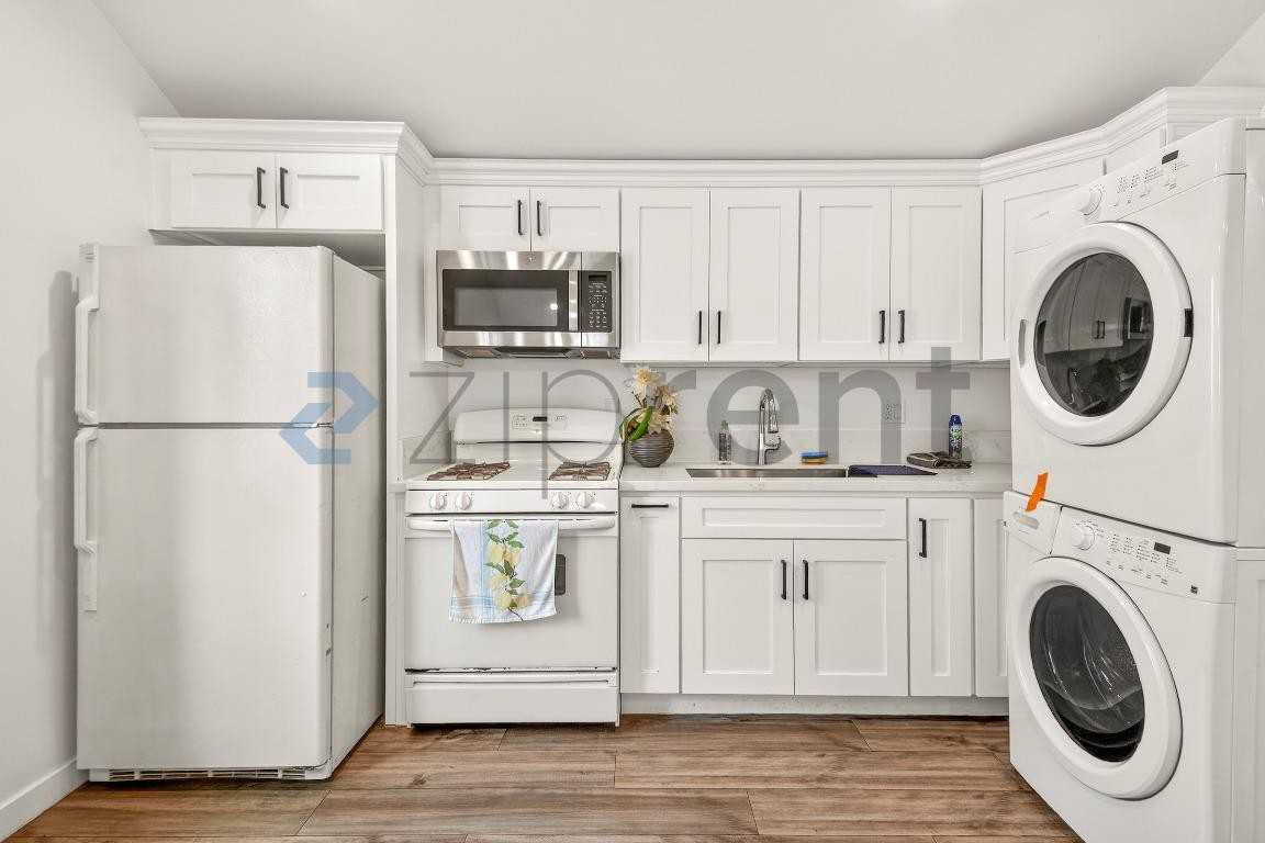 2431 S Catalina St - Photo 7 of 11