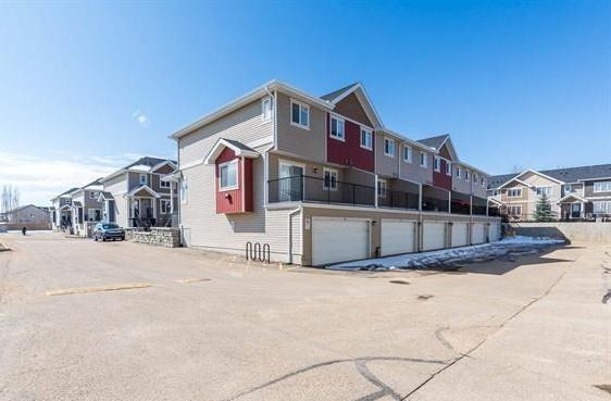 Beautiful Corner Townhome | 3 Bed 3 Bath | Secord - Photo 2 of 21