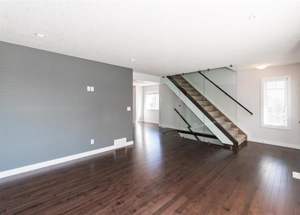 Beautiful Corner Townhome | 3 Bed 3 Bath | Secord - Photo 3 of 21