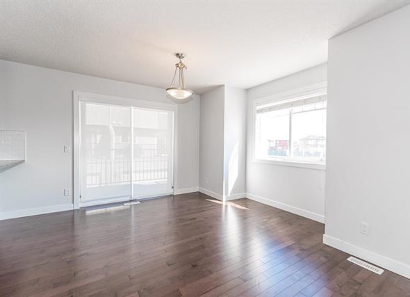 Beautiful Corner Townhome | 3 Bed 3 Bath | Secord - Photo 4 of 21