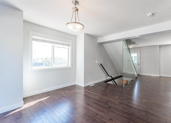 Beautiful Corner Townhome | 3 Bed 3 Bath | Secord - Photo 6 of 21