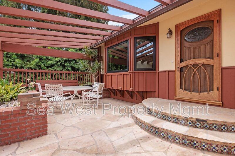 910 San Dieguito Dr - Photo 5 of 41